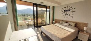 1 slaapkamer, een bureau, een strijkplank/strijkijzer, gratis wifi