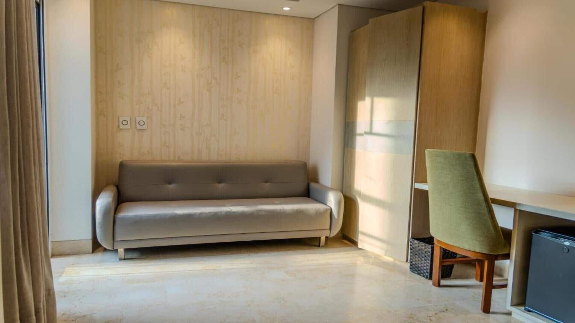 Habitación junior doble | Ropa de cama de alta calidad, minibar, caja fuerte y escritorio