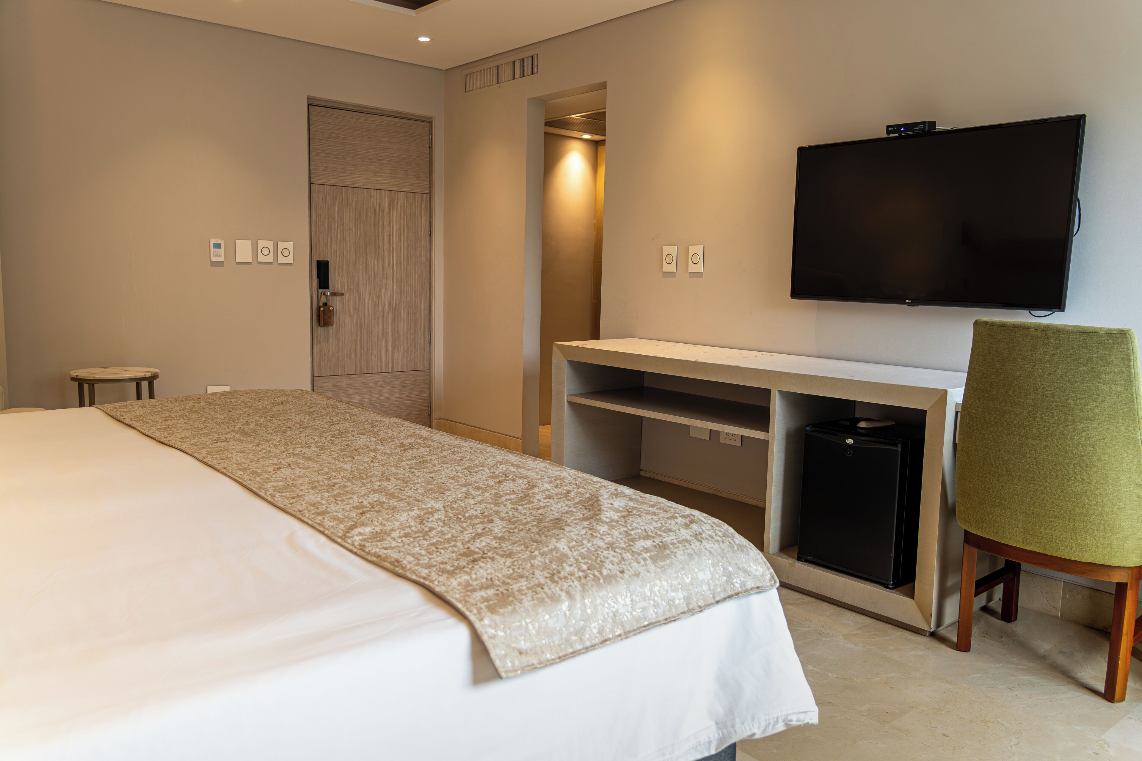 junior double room | premium bedding, minibar, in-room safe, desk