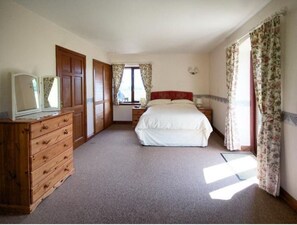 2 chambres, fer et planche Ă repasser, Wi-Fi, draps fournis