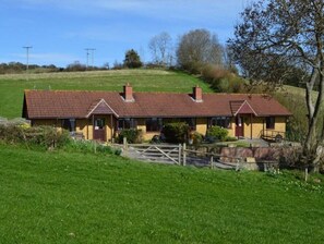 Exterior - A wonderful farm retreat (Beaminster)