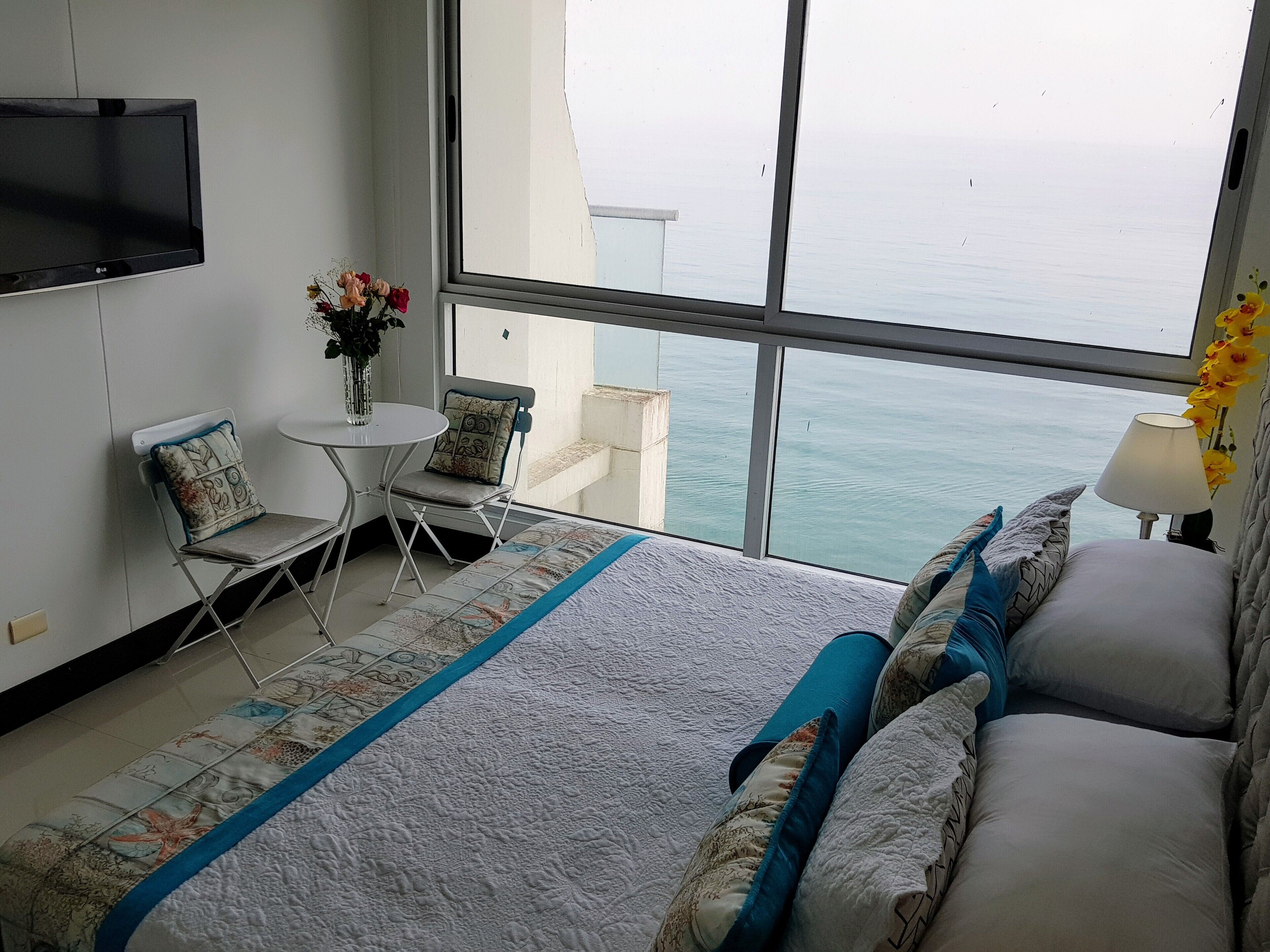 2 bedrooms, in-room safe, desk, iron/ironing board