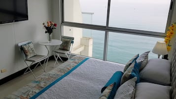 2 bedrooms, in-room safe, desk, iron/ironing board