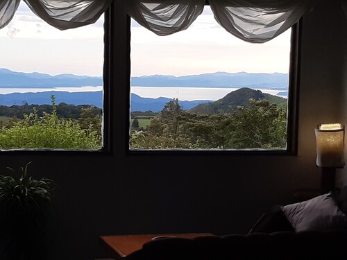 MONTEVERDE - Comfy, well-equipped House in woods with spectacular view!