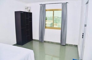 Individually decorated, individually furnished, blackout drapes - La Couronne RW Hotel & Suites (Yaoundé)
