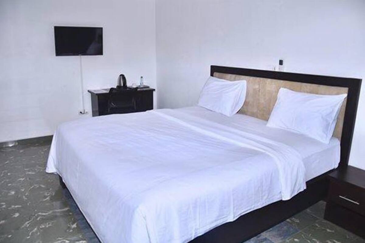 Blackout drapes, soundproofing, cribs (surcharge)