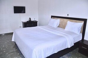 Individually decorated, individually furnished, blackout drapes - La Couronne RW Hotel & Suites (Yaoundé)