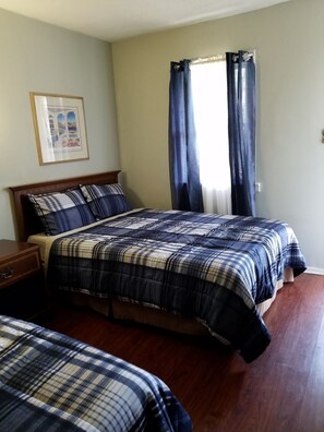 1 habitación, tabla de planchar con plancha, wifi y ropa de cama