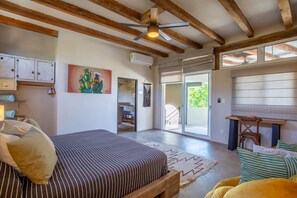 3 室のベッドルーム、デスク、WiFi、ベッドシーツ