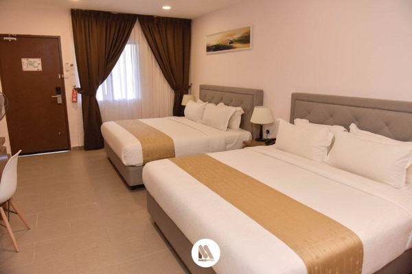 Superior Room | Peti besi dalam bilik, meja, langsir/tirai gelap terus, kalis bunyi