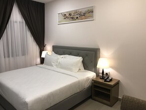 Standard King | In-room safe, desk, blackout curtains, soundproofing