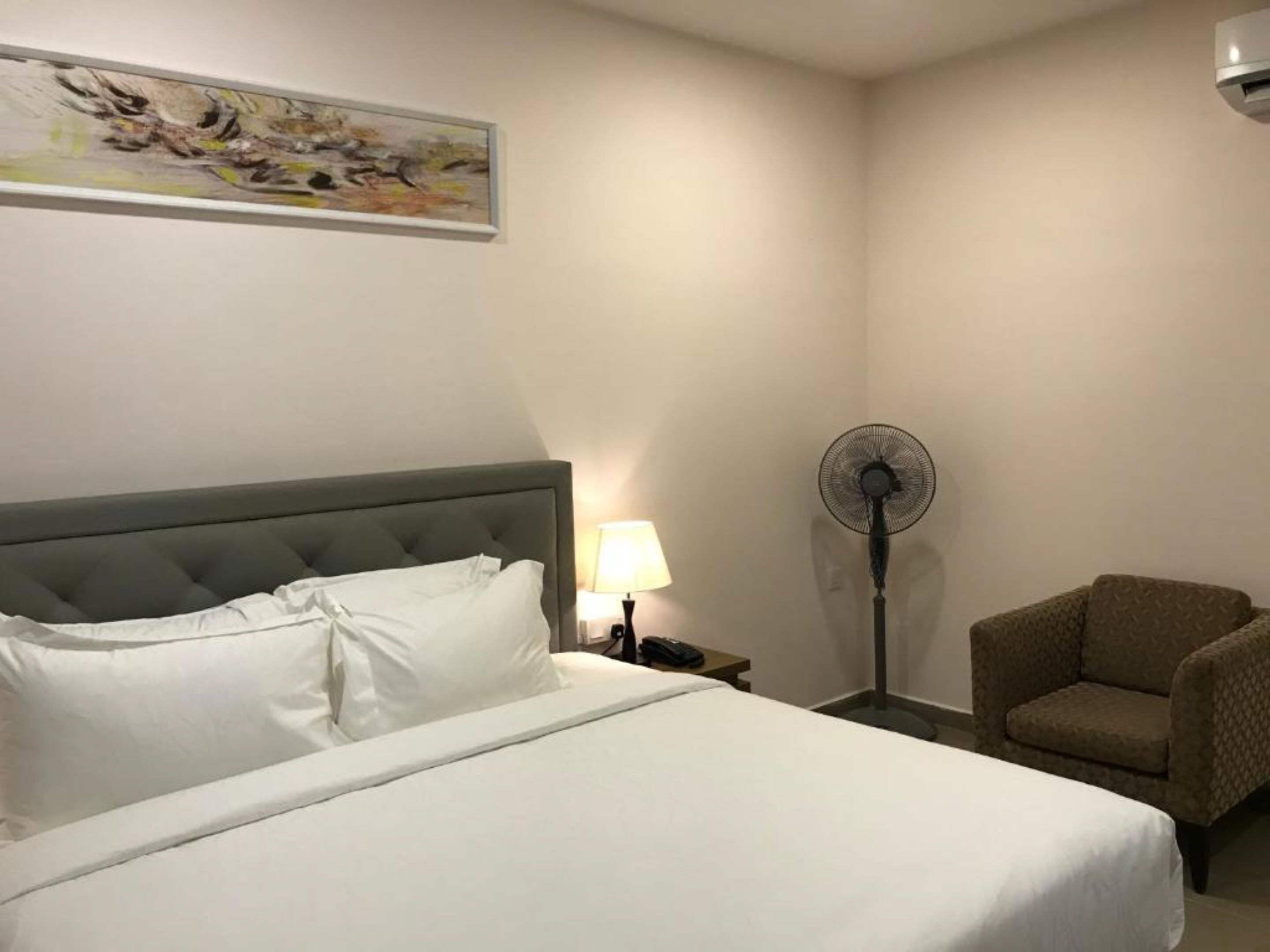 standard king | in-room safe, desk, blackout curtains, soundproofing