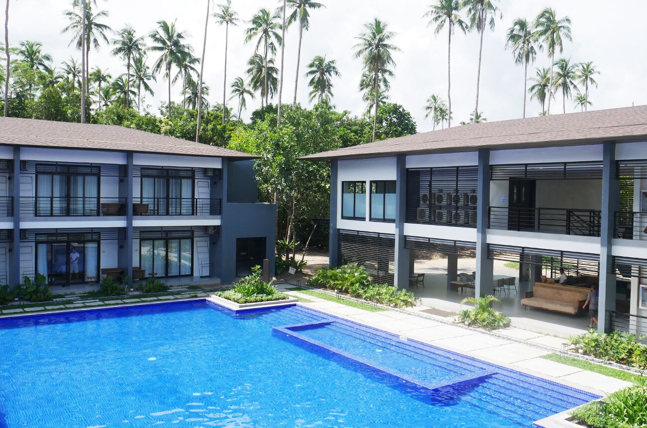 Outdoor pool, open 6:00 AM to 10:00 PM, free pool cabanas