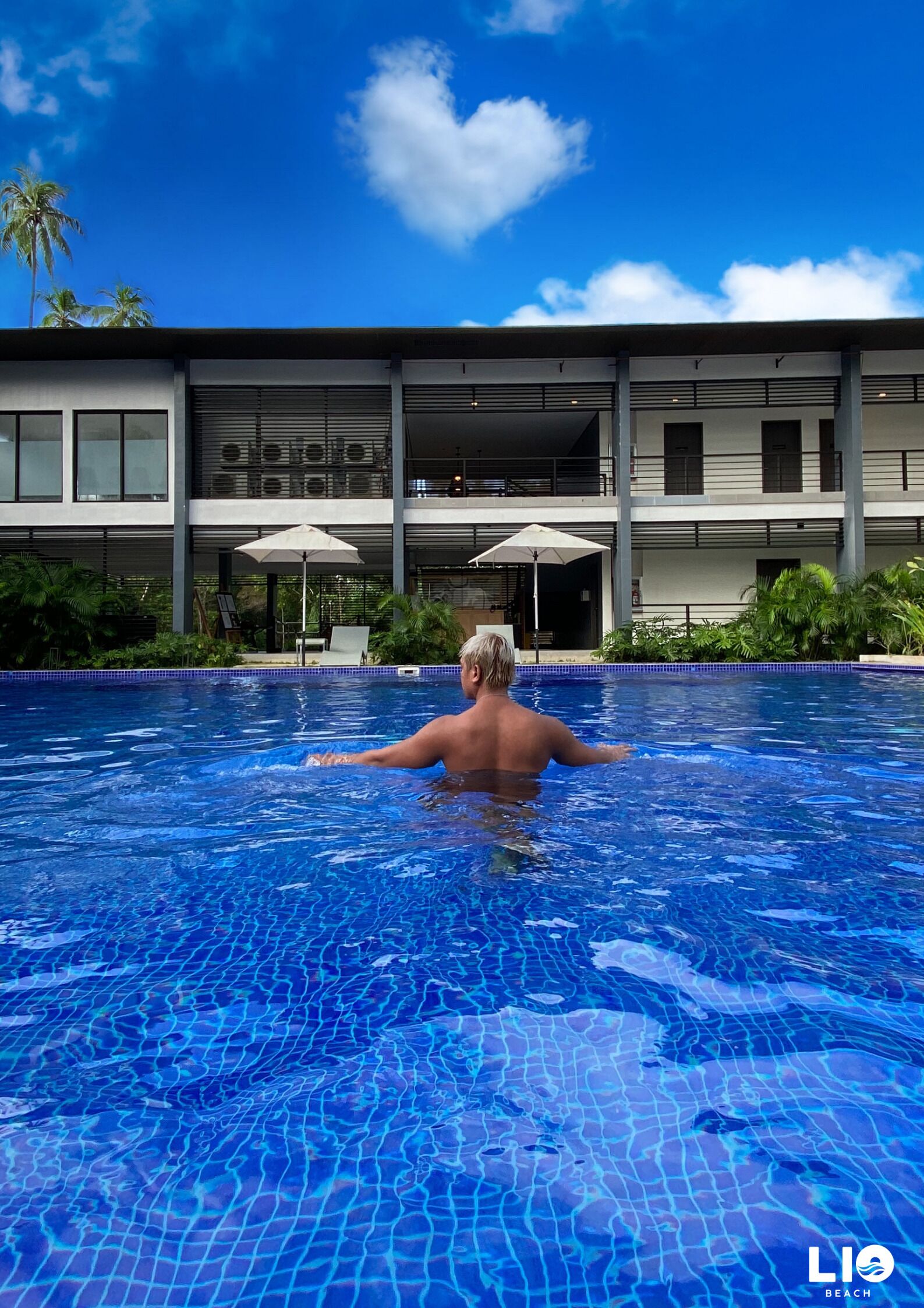 outdoor pool, open 6:00 am to 10:00 pm, free pool cabanas