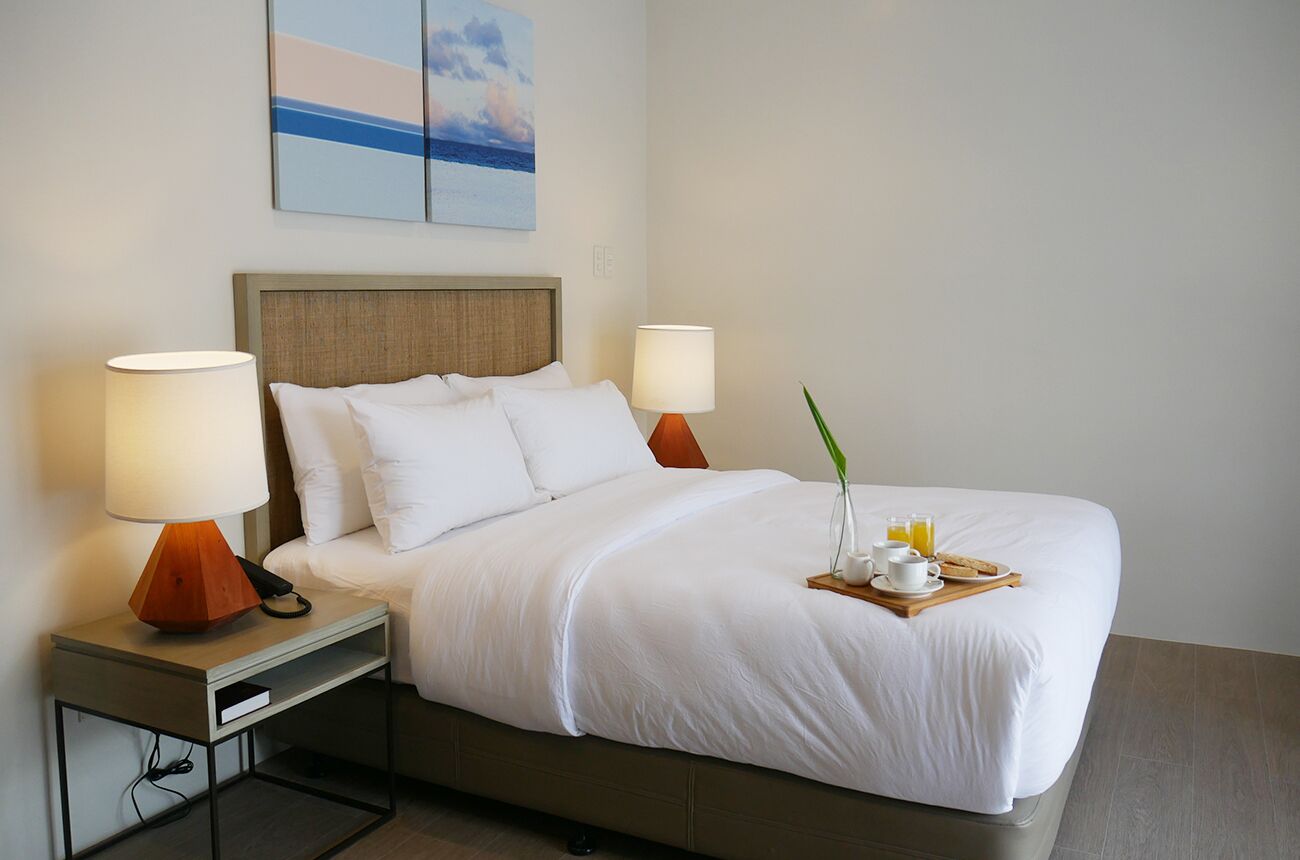 premium bedding, in-room safe, desk, laptop workspace