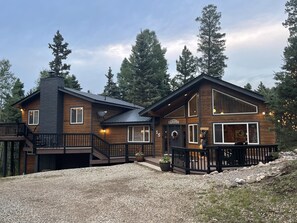 Exterior - Mountain Retreat: 5 min walk to lake & hiking and 4 min drive to golf & slopes.  (Angel Fire)