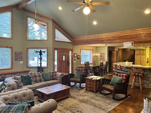 Interior - Mountain Retreat: 5 min walk to lake & hiking and 4 min drive to golf & slopes. (Angel Fire)