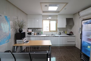 Flat-screen TV, heated floors - Hub Guest House (Incheon)