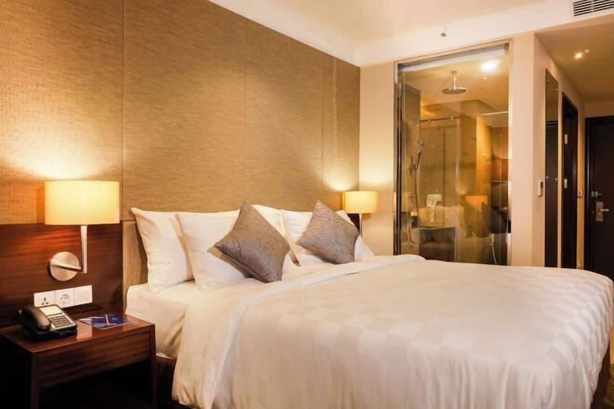 Minibar, in-room safe, desk, blackout drapes