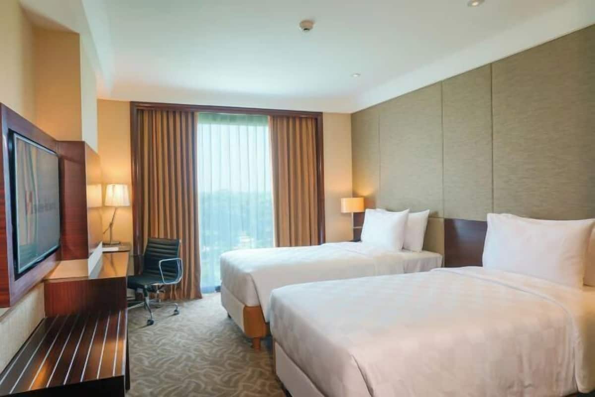 Minibar, in-room safe, desk, blackout drapes