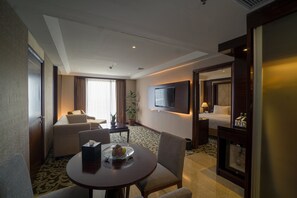 Suite | Minibar, in-room safe, desk, blackout drapes - Swiss-Belhotel Serpong (South Tangerang)