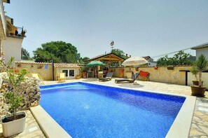 Pool - Holiday apartment with air conditioning, shared pool (Medulin)