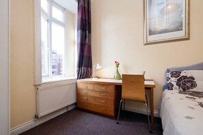 1 Schlafzimmer, Schreibtisch