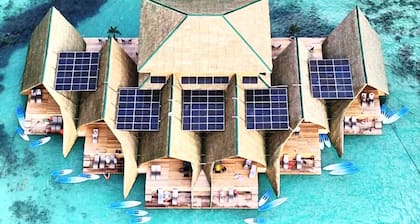 Paolyn Floating House Restaurant