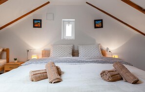 3 soverom, reiseseng for barn, wi-fi (inkludert) og sengetøy