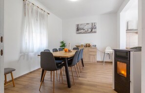 Dining - Gorgeous home in Gracac with kitchen (Gracac)