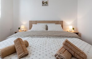 3 bedrooms, travel cot, free WiFi, bed sheets
