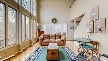 TV, fireplace, DVD player