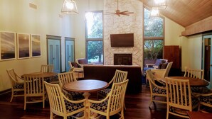 Dining - Ocean Dunes Condo - Top Floor - Elevator - GREAT Amenities (Kure Beach)