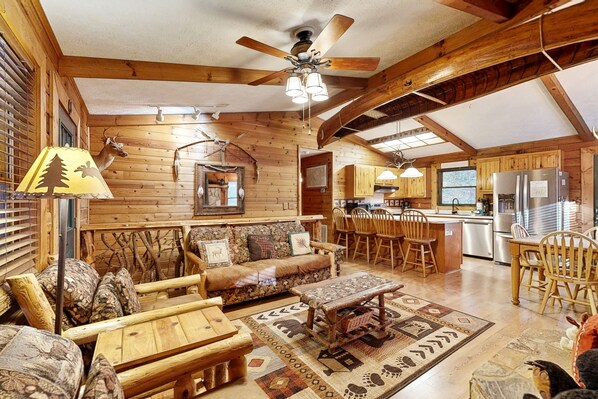 Een televisie, een open haard, een dvd-speler en tafelvoetbal