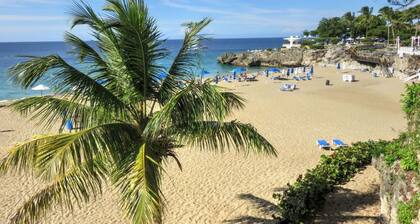 Tilava 2BR Sosua Condo rauhallisella ja ylellisellä alueella. Auto ei tarvita