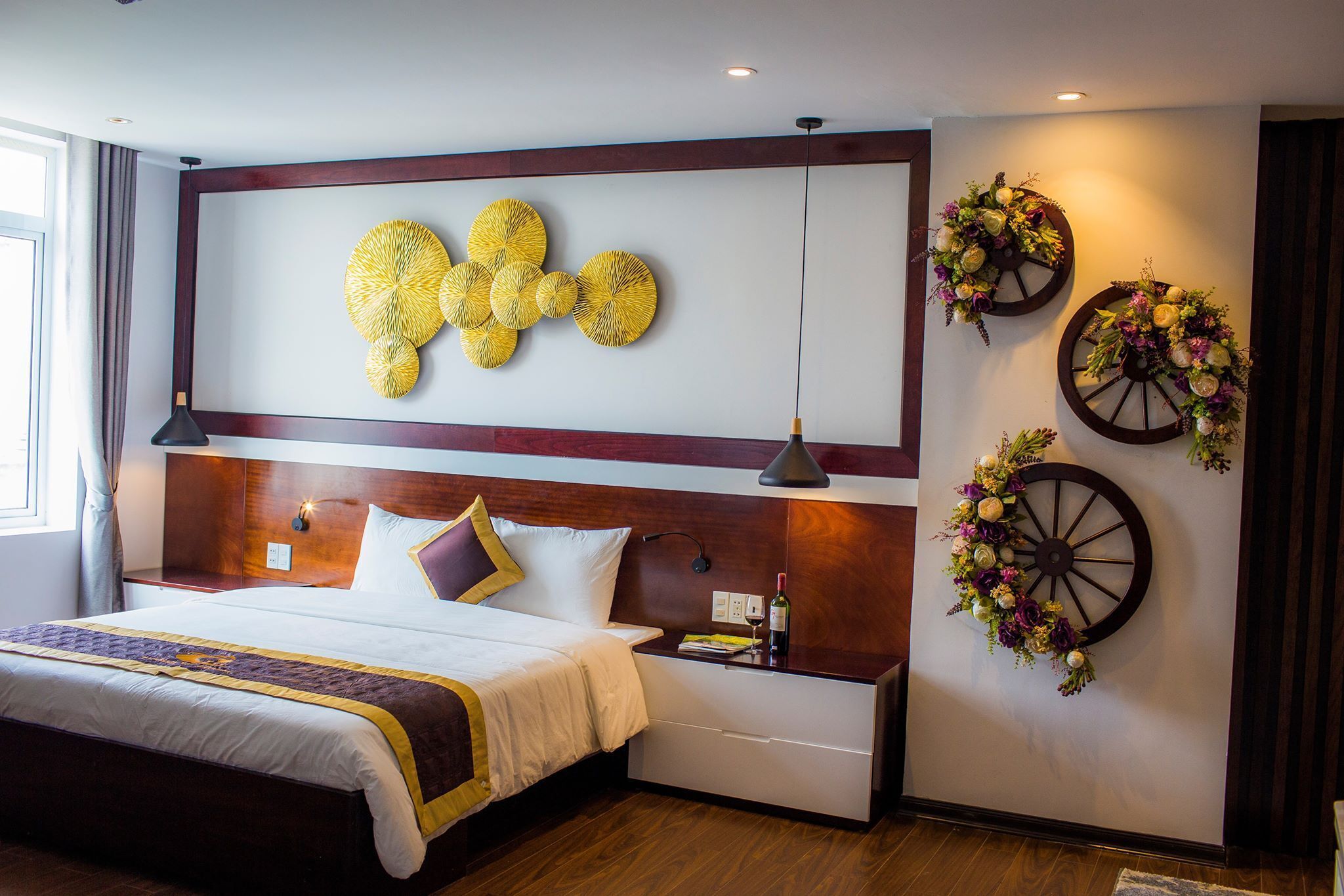 suite | minibar, in-room safe, desk, free wifi