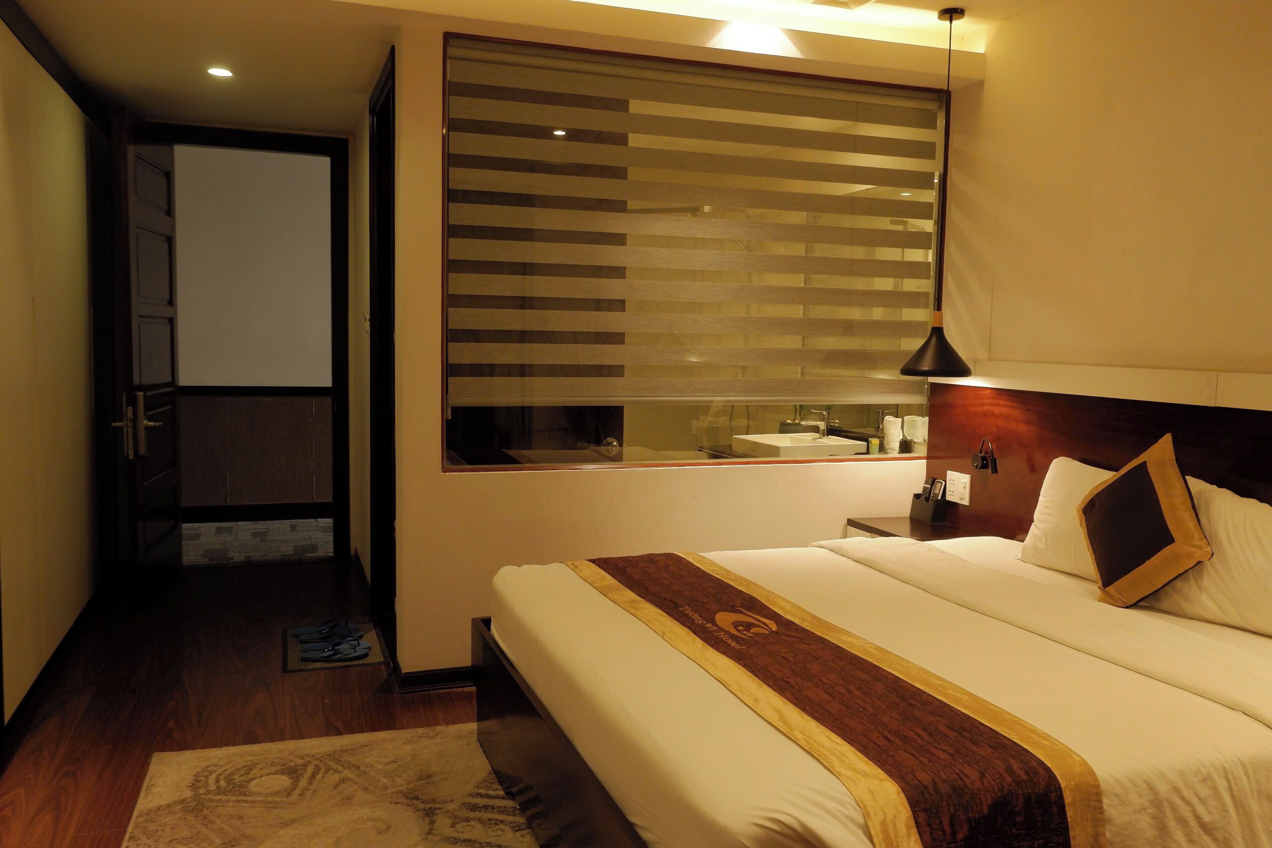 superior room | minibar, in-room safe, desk, free wifi