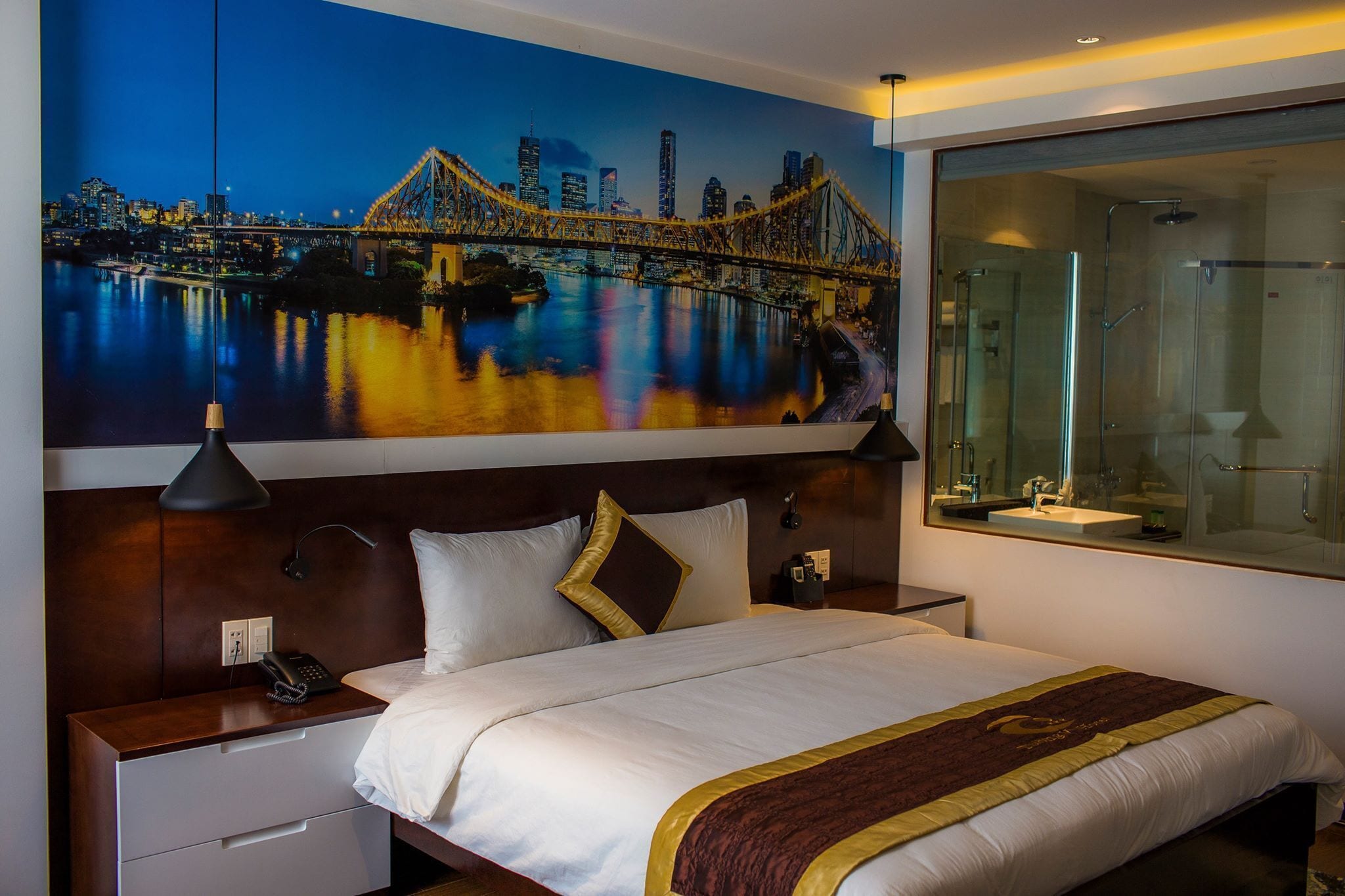 deluxe room | minibar, in-room safe, desk, free wifi