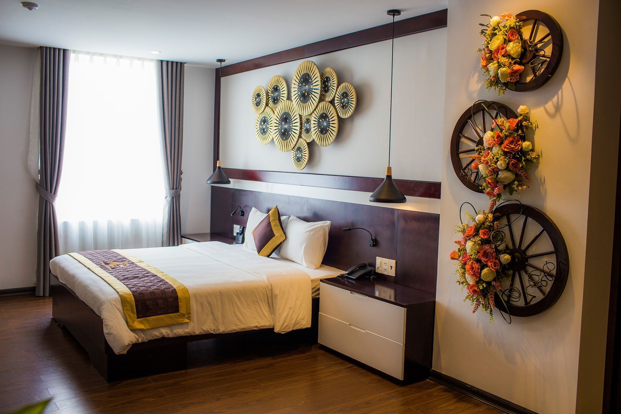 suite | minibar, in-room safe, desk, free wifi