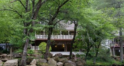 Riverfront home w/ fireplace, porch, outdoor firepit, grill and picnic table
