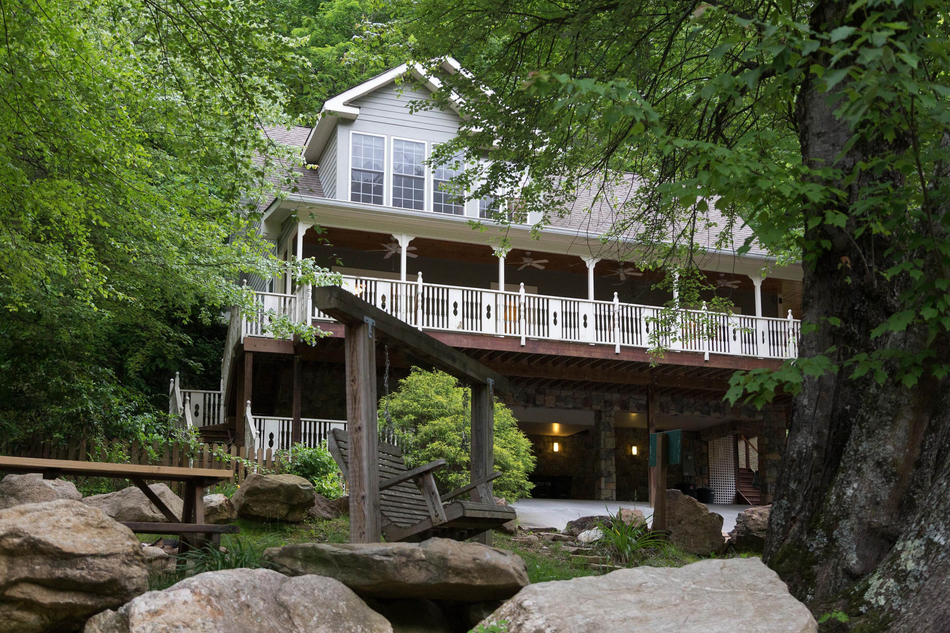 Riverfront home w/ fireplace, porch - outdoor firepit