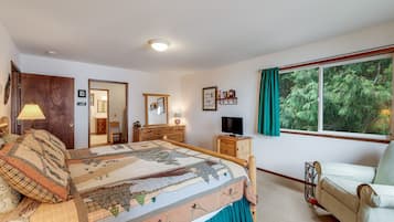 3 habitaciones, tabla de planchar con plancha, internet y ropa de cama