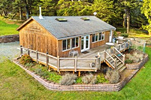 Exterior - Beachfront cottage on Buoy Bay w/ beach access & boat moor (Eastsound)