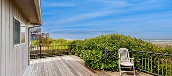 Waterfront, dog-friendly getaway w/ a fireplace & incredible ocean views