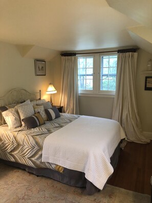 1 dormitorio, tabla de planchar con plancha, wifi y ropa de cama