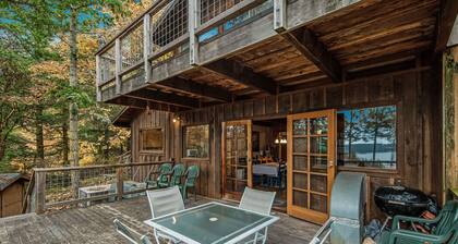 Waterfront home with private deck, WiFi, W/D & spectacular views