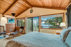 4 bedrooms, iron/ironing board, internet, bed sheets