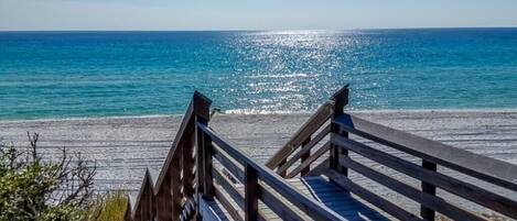 Beach nearby, sun loungers, beach towels