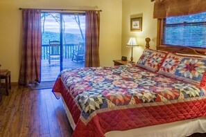 3 bedrooms, bed sheets - Cedar log home paradise w/ mountain views - billiards and foosball (Sylva)