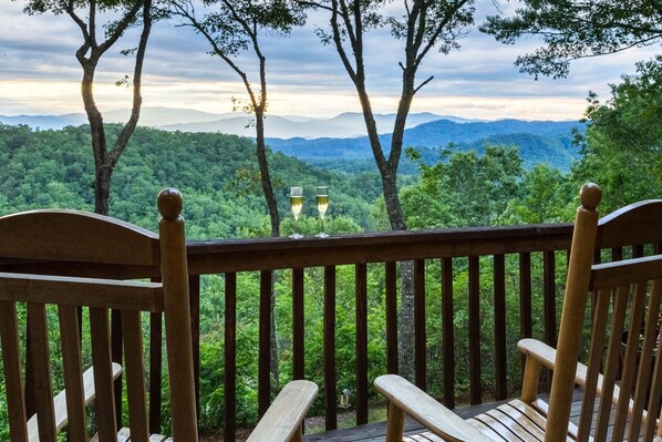 Property grounds - Cedar log home paradise w/ mountain views - billiards and foosball (Sylva)